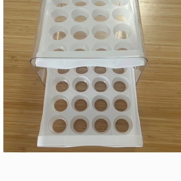 Stackable White Egg Storage Container - Picture 6 of 10